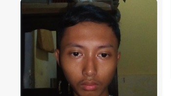 Netizen ini menyatakan pose Ghozali ini sangat langka karena rambutnya seperti James Bond. “Alisnya jarang, hidungnya seperti bayangan Andy Lau dan ada jakun besar,’ tulisnya. Foto: Twitter