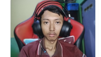 “Saya mendapatkan pose ada headphone langka ditambah kursi merah,” lapor netizen ini. Foto: Twitter