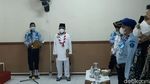 Momen Eks Napiter Cium Bendera Merah Putih di Lapas Garut