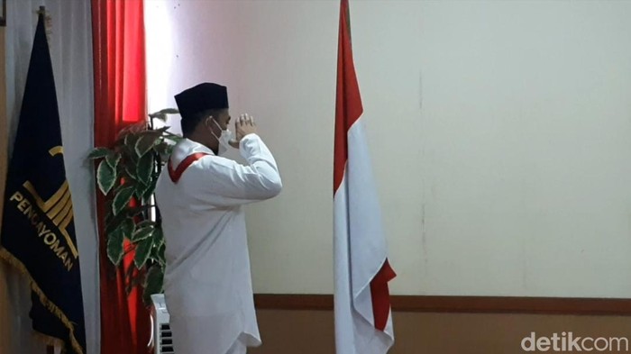 Mulyanto, narapidana terorisme (napiter) yang ditangkap dan diadili beberapa waktu lalu, berikrar kembali setia kepada Negara Kesatuan Republik Indonesia (NKRI).
