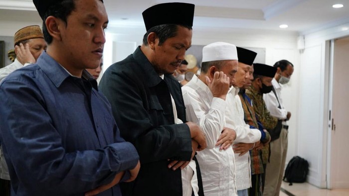 Momen Zulhas Bertemu Kiai dari MP3I Para Kiai dari Majelis Permusyawaratan Pengasuh Pondok Pesantren se-Indonesia (MP3I), menyambangi kediaman Wakil Ketua MPR RI Zulkifli Hasan di Kompleks perumahan Widya Chandra, Jakarta Selatan, Rabu (12/1/2022).