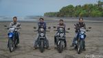 Foto: Menaklukkan Hitamnya Pasir Pantai Pasut Bali