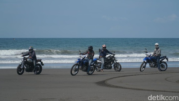 Momotoran di Hitamnya Pasir Pasut Bali