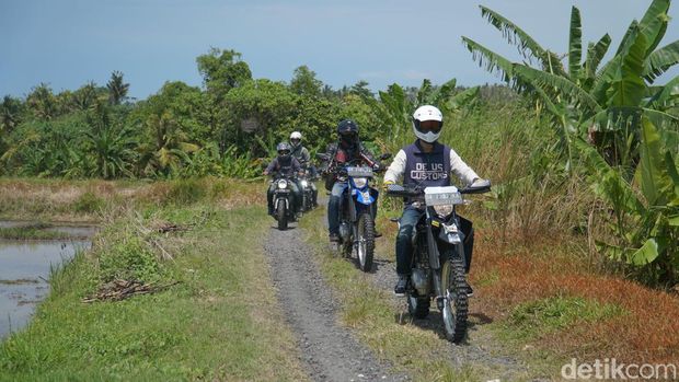 Momotoran di Hitamnya Pasir Pasut Bali