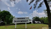 Mungkin tak banyak orang yang tahu bahwa di sisi lapangan Golf BSD, Jalan Bukit Golf Utara, Lengkong Wetan, Serpong, Tangerang Selatan terdapat menara sejarah yang mencatat peristiwa berdarah di masa kemerdekaan.