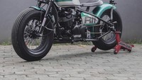 Atenx Andi Akbar menyebut konsep motor kali ini bergaya Neo Retro Bobber. Foto: Katros Garage