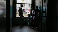 Orang tua memilih menikahkan anak gadis mereka agar tidak lebih banyak pengeluaran. Ditambah adanya mahar menjadi insentif yang menggiurkan.
