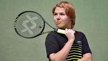 Pemain tenis asal Kroasia, Oleksandra Oliynykova melelang sebagian kecil dari lengannya sebagai NFT. Item ini laku terjual USD 5.000 di platform Open Sea. Ia yakin NFT ini nantinya akan bernilai tinggi saat karirnya melesat. Foto: queue-it