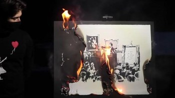 Perusahaan blockchain bernama Injective Protocol membeli karya Banksy berjudul Morons senilai USD 95 ribu dan membakarnya. Nah, mereka memvideokan pembakaran itu dan menjualnya sebagai NFT. Foto: queue-it