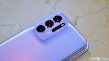 Tersemat tiga kamera di bagian belakang dengan ukuran 50 MP, 16 MP dan 13 MP. Foto: Adi Fida Rahman/detikINET