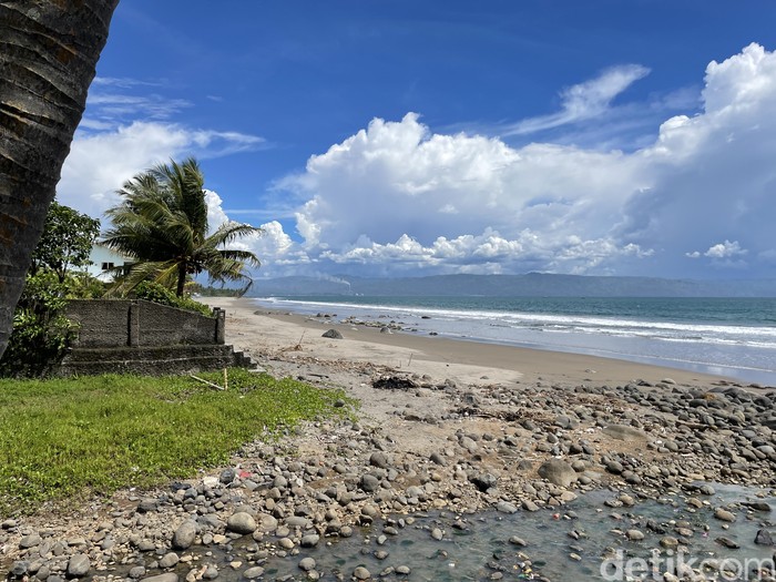 Pantai Karang Hawu Palabuhanratu