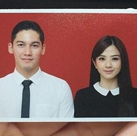 Samuel Zylgwyn dan Franda resmi menjadi pasangan suami-istri pada 8 Agustus 2016. Begini pasfoto nikah Samuel dan Franda. Samuel terlihat gagah dengan kemeja putih dan dasi hitam, sedangkan Franda tampak cantik mengenakan baju berwarna hitam dengan kerah putih. Foto: Instagram