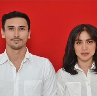 Jessica Iskandar menikah dengan Vincent Verhaag pada 22 Oktober 2021. Mendekati hari pernikahan, Jessica Iskandar tampak mengunggah pasfoto nikah dirinya bersama Vincent ke akun Instagram pribadinya. Pasfoto tersebut diunggah Jessica dengan memberi keterangan Calon pengantin. Foto: Instagram