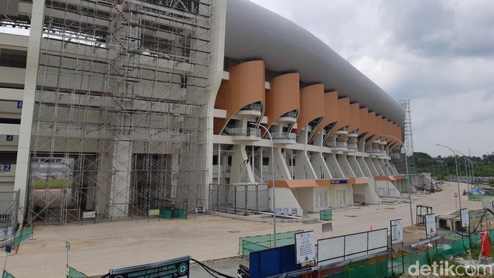 Pembangunan Banten Internasional Stadium.
