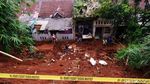 Penampakan Tebing 8 Meter di Tangsel yang Longsor Gegara Hujan Deras