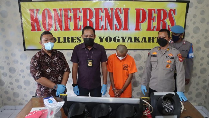 Jumpa pers kasus pencurian lampu bangjo di Yogyakarta