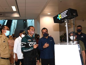 Gaya Jokowi Tinjau Bandara Lombok Tengah Jelang MotoGP Mandalika