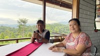 “Perjalanan jumlah tamu merayap naik setelah sebulan. Pada Juli akhir turun drastis menjadi 50 per orang,” kata Pulo.