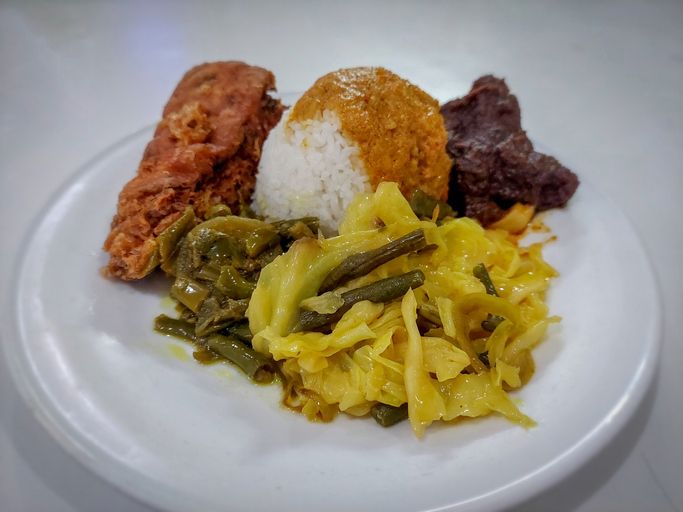 RM Padang Rating Tinggi di Ojol yang Punya Paket Murah Meriah