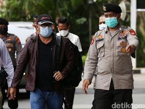 Tiga Orang Terkait OTT Bupati Abdul Gafur Tiba di KPK