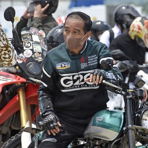 Gaya Jokowi Riding di Bypass Lombok, Local Pride!