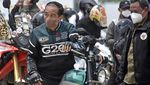 Berjaket G20, Jokowi Geber Motor Tinjau Kesiapan MotoGP Mandalika