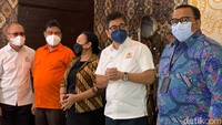 Dalam kesempatan ini, dari perwakilan buruh hadir masing-masing ketua KSPSI, Konfederasi Serikat Pekerja Indonesia (KSPI), Konfederasi Serikat Buruh Sejahtera Indonesia (KSBSI), dan Konfederasi Serikat Pekerja Nasional (KSPN).  