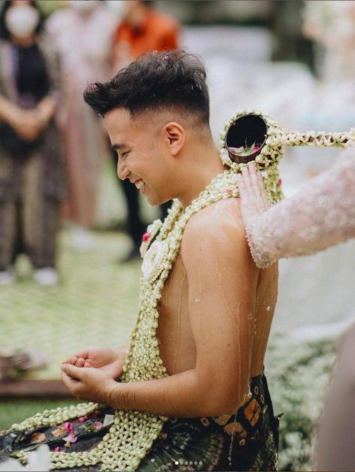 Vidi Aldiano Momen siraman dan sungkeman Vidi Aldiano