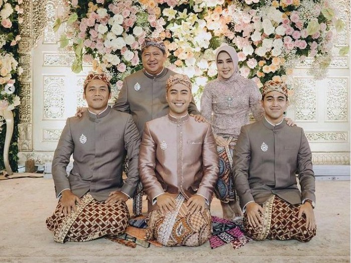 Momen siraman dan sungkeman Vidi Aldiano