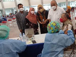 Melihat Vaksinasi Booster Massal di Yogyakarta