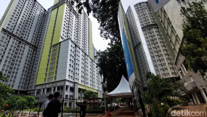 Wisma Atlet Siapkan Tower Tambahan Antisipasi Lonjakan Omicron Suasana Rumah Sakit Darurat COVID Wisma Atlet, Kemayoran, Jakarta Pusat, Kamis (13/1). Kasus Omicron di Indonesia kini terus bertambah dengan total 506. RSDC Wisma Atlet menambah ruang isolasi pasien untuk menghadapi gelombang Omicron.