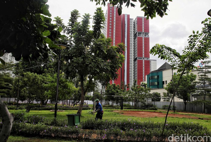 Suasana Rumah Sakit Darurat COVID Wisma Atlet, Kemayoran, Jakarta Pusat, Kamis (13/1). Kasus Omicron di Indonesia kini terus bertambah dengan total 506. RSDC Wisma Atlet menambah ruang isolasi pasien untuk menghadapi gelombang Omicron.