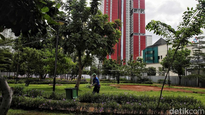 Suasana Rumah Sakit Darurat COVID Wisma Atlet, Kemayoran, Jakarta Pusat, Kamis (13/1). Kasus Omicron di Indonesia kini terus bertambah dengan total 506. RSDC Wisma Atlet menambah ruang isolasi pasien untuk menghadapi gelombang Omicron.