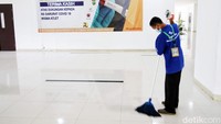 Koordinator Humas RSDC-19 Wisma Atlet, Kolonel dr Mintoro Sumego mengatakan pasien Omicron yang bukan merupakan pelaku perjalanan luar negeri ada 32 orang dan empat di antaranya sudah pulang.