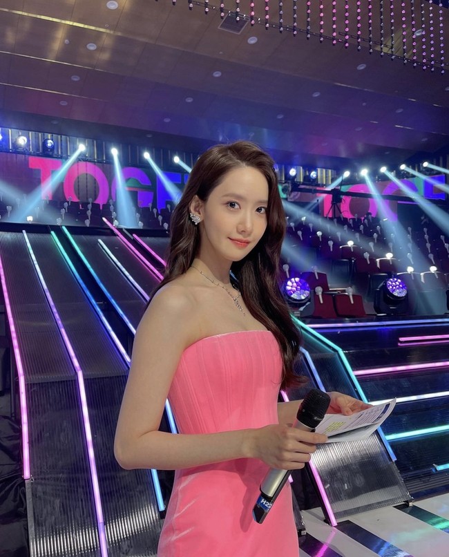 Meskipun telah menginjak kepala tiga, Yoona seakan tak menua. Penampilannya tak jauh berbeda saat debut bersama Girls’ Generation. Matanya yang lebar dan kulitnya yang pucat, mengingatkan netizen Korea dengan sosok putri tidur alias Aurora. Foto: dok Instagram @yoona__lim