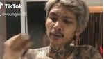 Asyiknya Gaya Young Lex Saat Ngopi dan Makan Nasi Bungkus