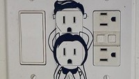 Stop kontaknya ini sih biasa, tapi yang membuat luar biasa adalah kreativitasnya itu loh. Ngerii....  Ada yang bisa nebak gambar apa? 