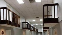 Bagus sih ada balkonnya, tapi kok di dalam ruangan tuh gimana konsepnya ya? Terus, apa yang mau di lihat yaa...