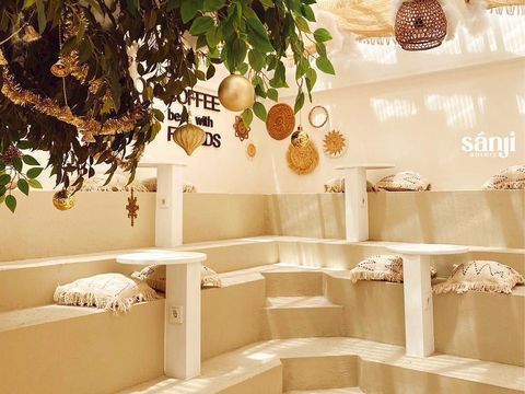 5 Kafe Instagramable di Bandung, Nuansa Pantai hingga Rumah Kaca