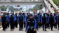 Dalam demo kali ini massa buruh menolak omnibus law UU Cipta Kerja.