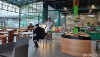 Gampang kok menuju lokasinya, tidak jauh dari bundaran Ciater yang menuju ke Pamulang dan juga berada di pinggir jalan.Dari namanya saja tentu kamu sudah tahu di sini adalah arena panahan. Tapi tempat ini tidak sebatas untuk olahraga saja, terdapat kafe dan retoran yang nyaman untuk kamu bumpul bersama keluarga ataupun rekan kerja.