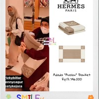 Untuk soal kenyamanan, Lesti Kejora dan Rizky Billar tak mau setengah-setengah untuk sang anak. Hal itu bisa terlihat dari harga selimut yang dikenakan oleh baby Leslar selimut berwarna coklat dari merek ternama Hermes itu dibanderol dengan harga sekitar Rp 13,7 juta. Foto: Instagram/@leslaralfatih.fashion