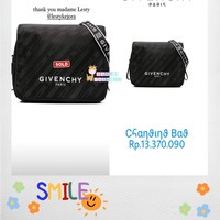 Sebelum baby Leslar lahir, Lesti dan Billar bahkan sudah menyiapkan diaper bag. Tak mau memilih sembarang tas untuk diaper bag, keduanya memilih sebuah diaper bag hitam dari merek Givenchy. Harganya pun tak main-main, mencapai Rp 13,3 juta. Foto: Instagram/@leslaralfatih.fashion