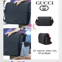Terakhir ada barang yang tak kalah membuat takjub. Diaper bag yang satu ini berasal dari merek Gucci dan merupakan pemberian dari sahabat Rizky Billar. GG Supreme Diaper Bag dibanderol dengan harga Rp 24 juta. Foto: Instagram/@leslaralfatih.fashion