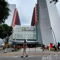 Jokowi bakal meresmikan Gedung Pusat Pembelajaran milik Universitas Katolik Parahyangan. Gedung ini memiliki auditorium yang diklaim terbaik se-Asia Tenggara.