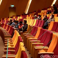 Jokowi bakal meresmikan Gedung Pusat Pembelajaran milik Universitas Katolik Parahyangan. Gedung ini memiliki auditorium yang diklaim terbaik se-Asia Tenggara.