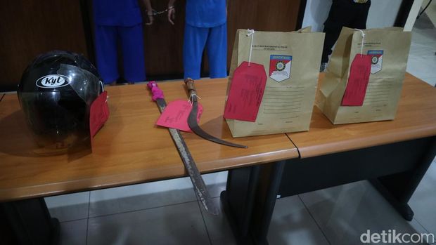 Barang bukti kasus begal di Kudus, Jumat (14/1/2022).