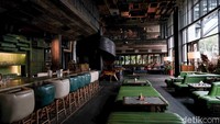 Di sini juga terdapat restoran Caspar yang menyajikan hidangan a la Spanyol.