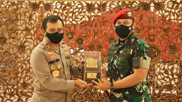 Danjen Kopassus, Mayjen TNI Teguh Muji Angkasa usai pertemuan dengan Kapolda Jateng, Irjen Ahmad Luthfi, Kamis (13/1/2022).