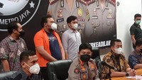 Fico Fachriza dihadirkan polisi dihadapan awak media. Foto: Ahsan/detikcom